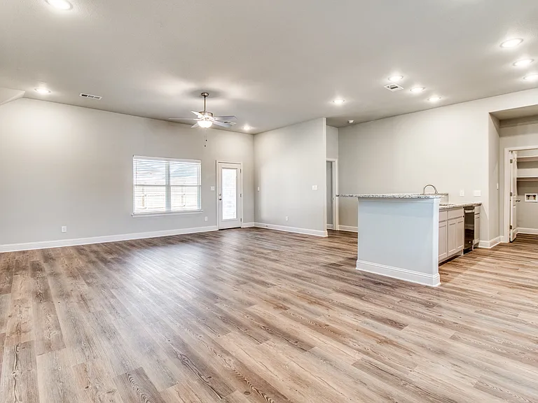 2819 Orchid Dr — Photo 2