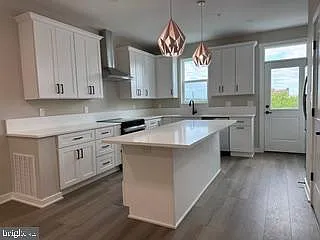 3 bed, 3.5 bath, 2048 sqft, $3,400 — Photo 3