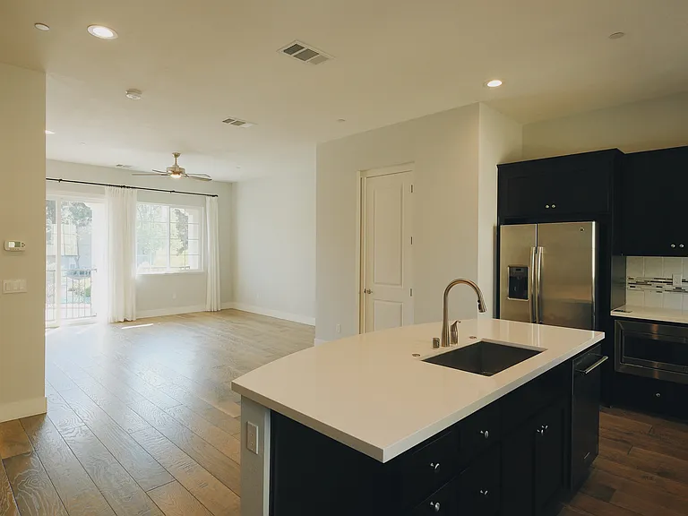 783 E Evelyn Ave — Photo 4