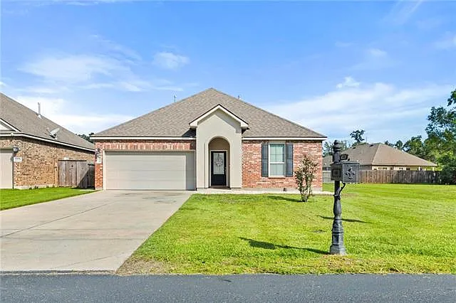 3 bed, 2.0 bath, 1521 sqft, $1,900 — Photo 1
