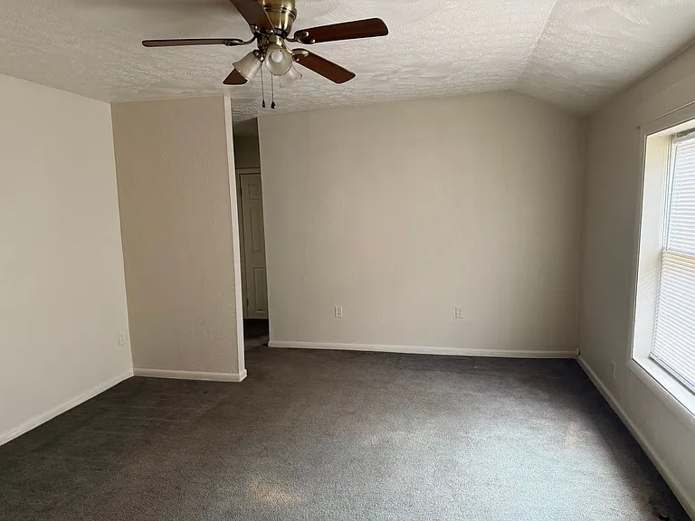 43 W Lewis St — Photo 8