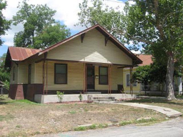 1st image of 914 N Milam St