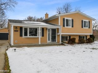 36440 N Edgewood Dr, Gurnee, IL 60031