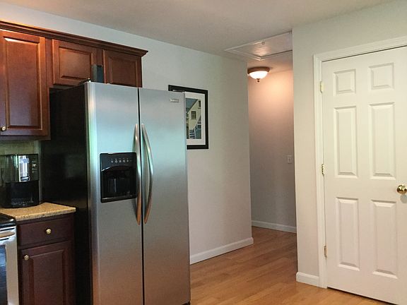 4th image of 160 Parkwood Dr