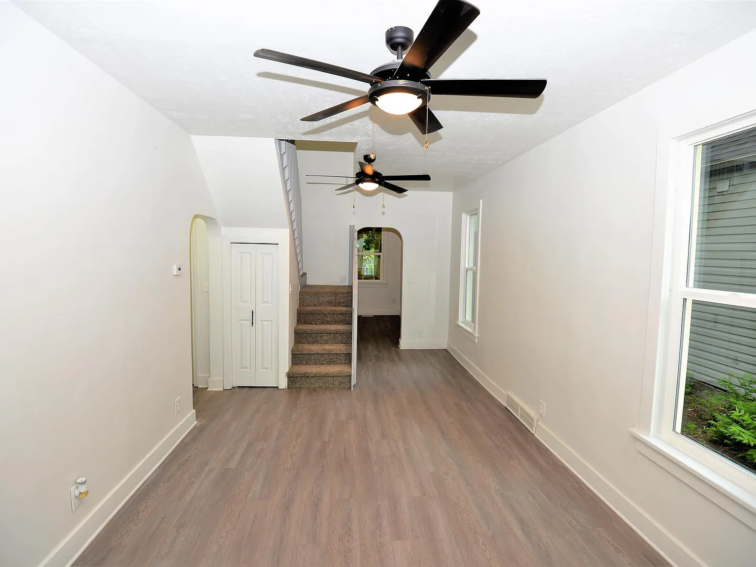 3 bed, 965 sqft, $1,850 — Photo 2