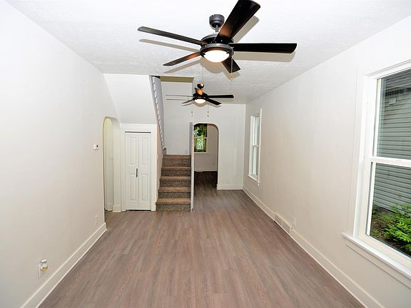 5th image of 2661 Eccles Ave