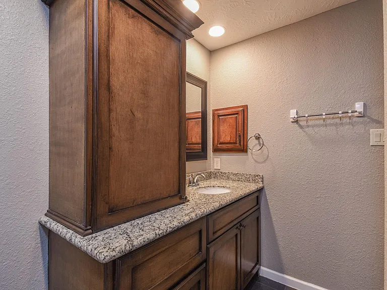 8806 Lakeside Forest Dr — Photo 18