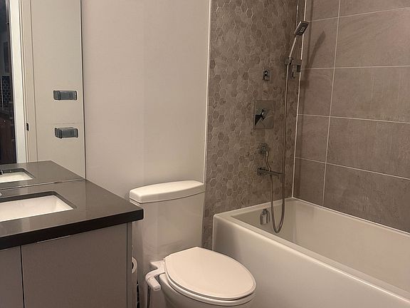 3rd image of 2481 Taunton Rd #1002