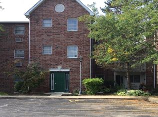 431 Leah Ln APT 1B, Woodstock, IL 60098