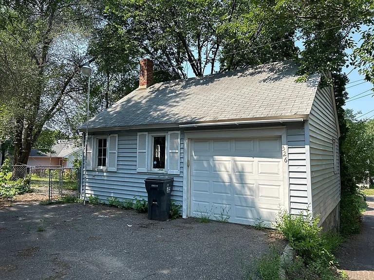 526 Winslow Ave E — Photo 11