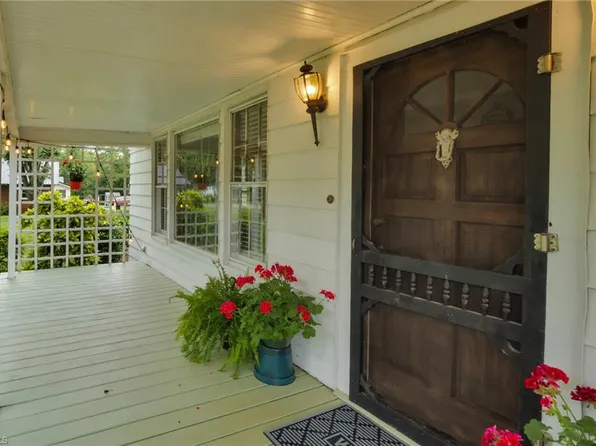 2103 N Thomas Ave, Newton, NC 28658