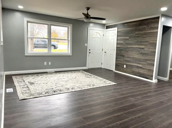 1343 Stephen Foster Dr, Lexington, KY 40517