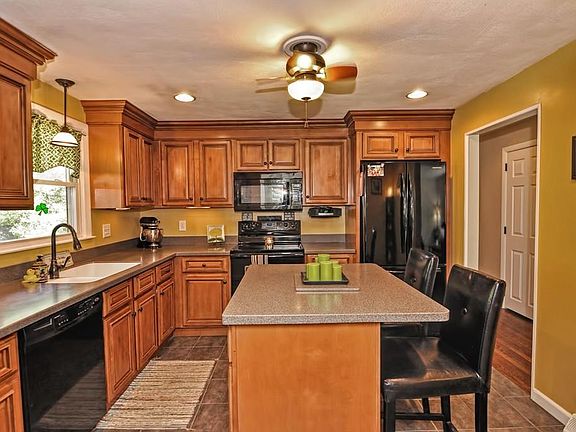 2nd image of 12 Azalea Dr