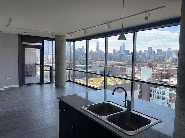 1st image of 860 W Blackhawk St Unit 1101