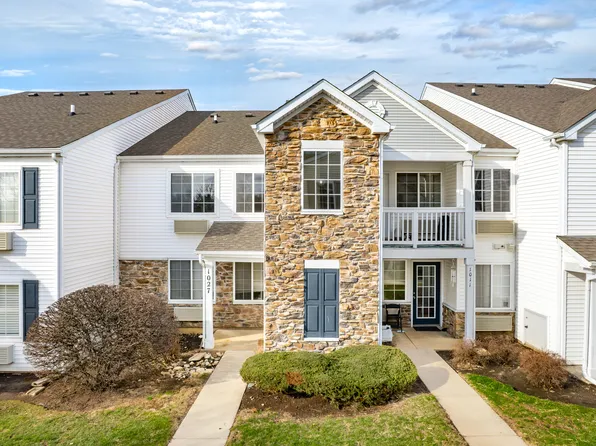 1027 Silverstone Dr #1027, Carpentersville, IL 60110
