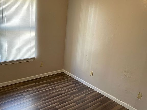 2nd image of 3059 Desoto St