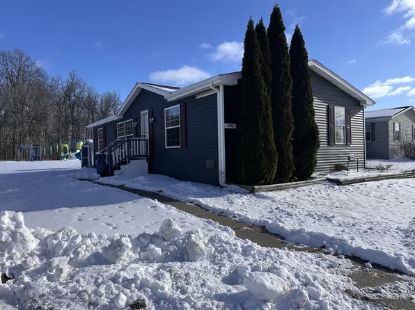 105 Chestnut Cir W #105, Davison, MI 48423