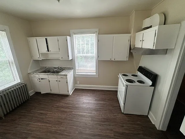 224 Moffett St — Photo 1