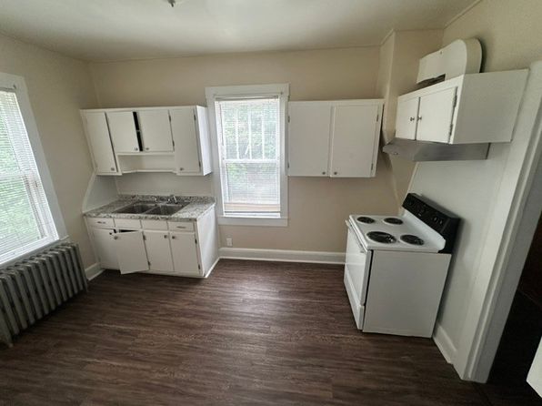224 Moffett St