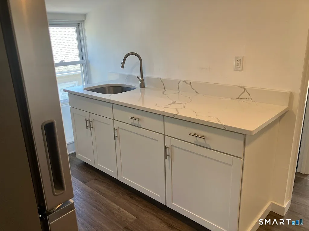 1 bed, 3.0 bath, 892 sqft, $1,580 — Photo 2