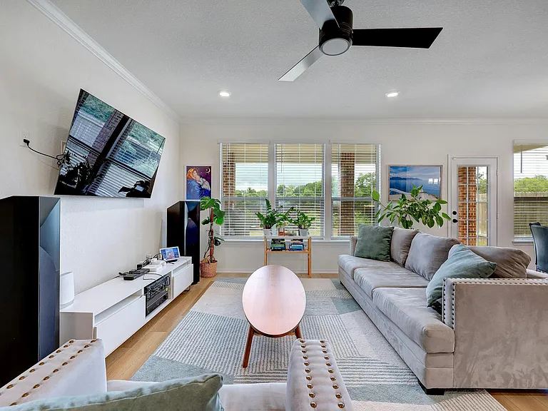 4513 Cressal Dr — Photo 2