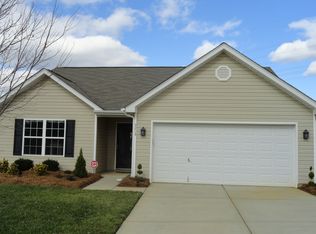 3213 Pikes Peak Dr, Gastonia, NC 28052