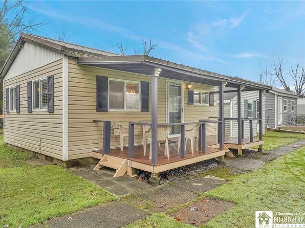 5975 Fishermans Ln, Mayville, NY 14757