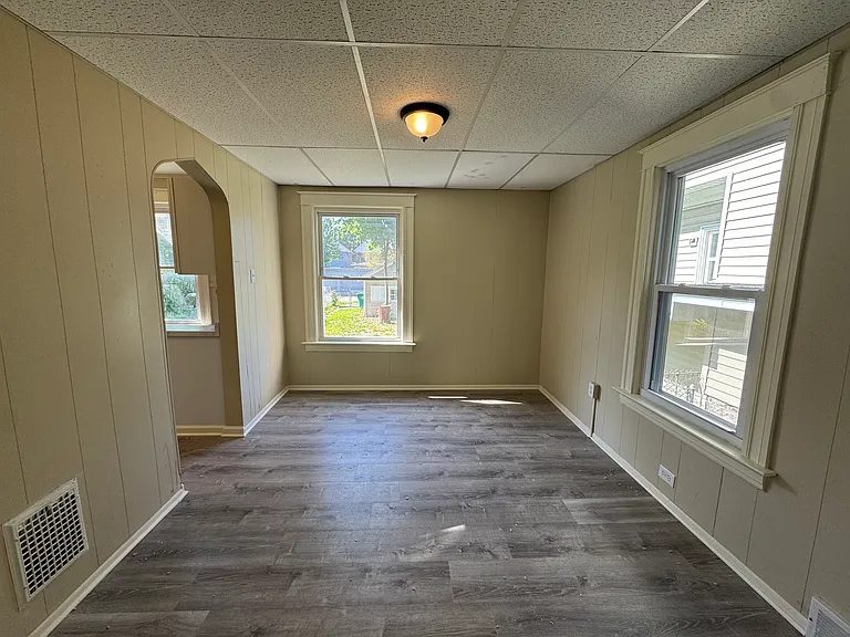 2205 La Salle Ave — Photo 4