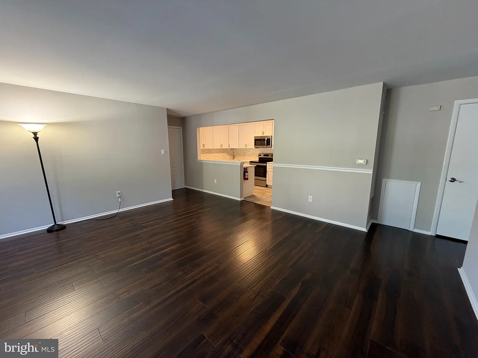 1 bed, 944 sqft, $1,975 — Photo 4