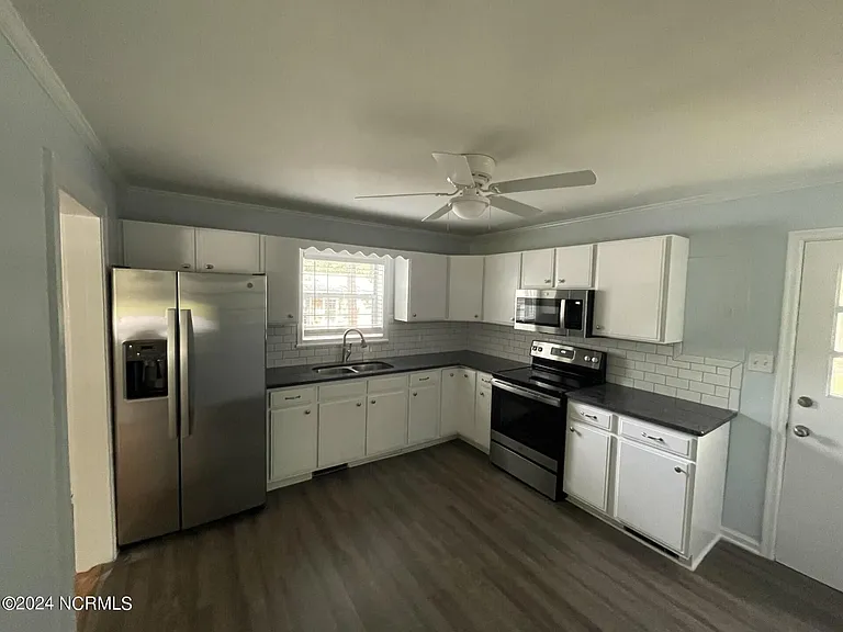 1612 Longwood Dr — Photo 2