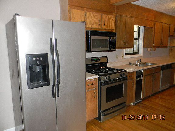 4th image of 1018 Oak Dr