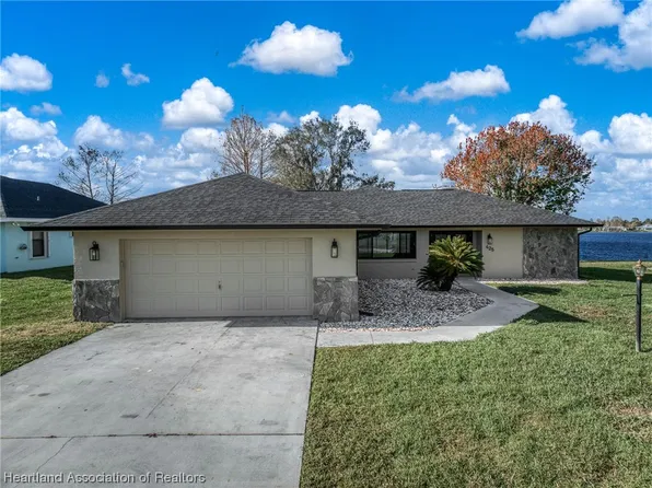 425 Lake August Dr, Lake Placid, FL 33852