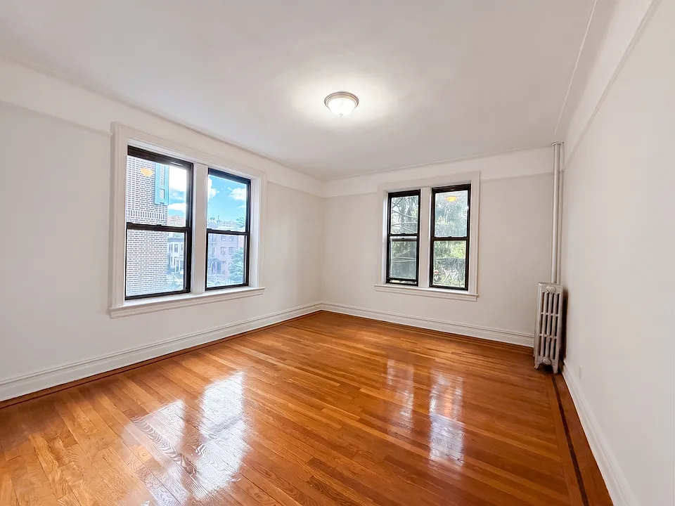 537 Ovington Ave #24