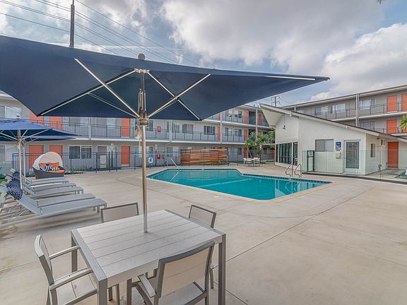 5th image of 530 W Wilson St #43