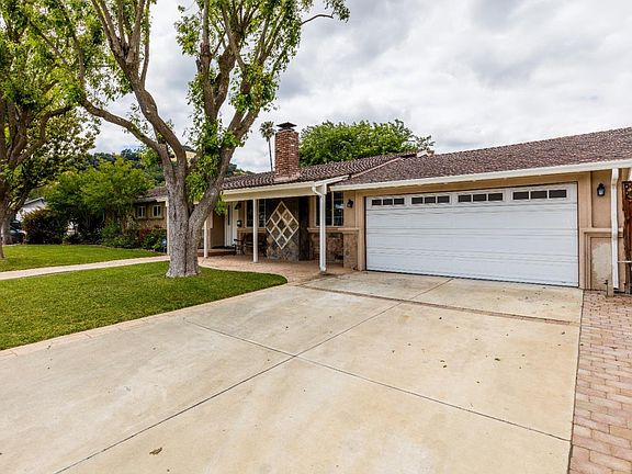 3rd image of 305 Colleen Ct