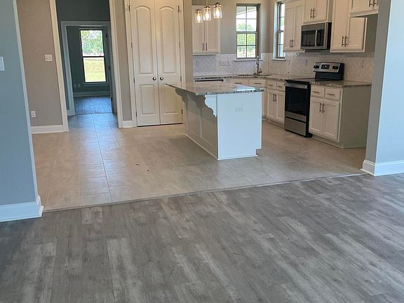 3rd image of 106 Ancona Ln