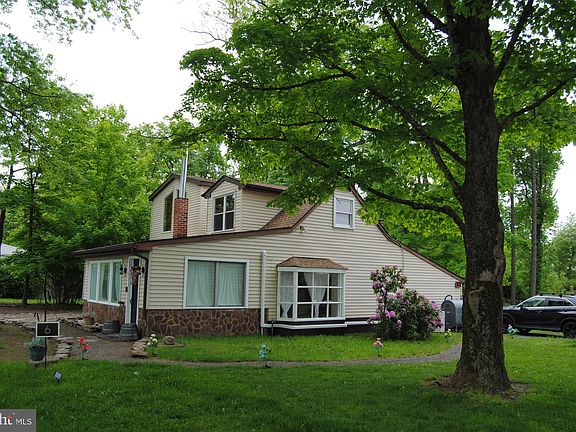 3rd image of 6 Neshaminy Ave