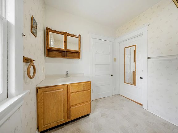 5th image of 420 S 6th St #3
