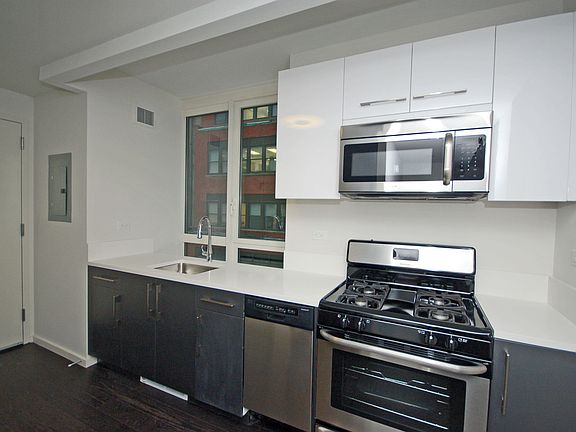 3rd image of 235 E 44th St APT 10A