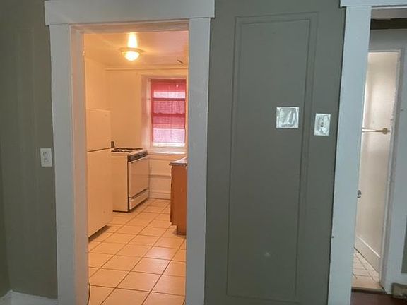 2nd image of 75 Saint Andrews Pl #Basement