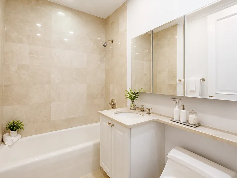 351 E 51st St #9C — Photo 11