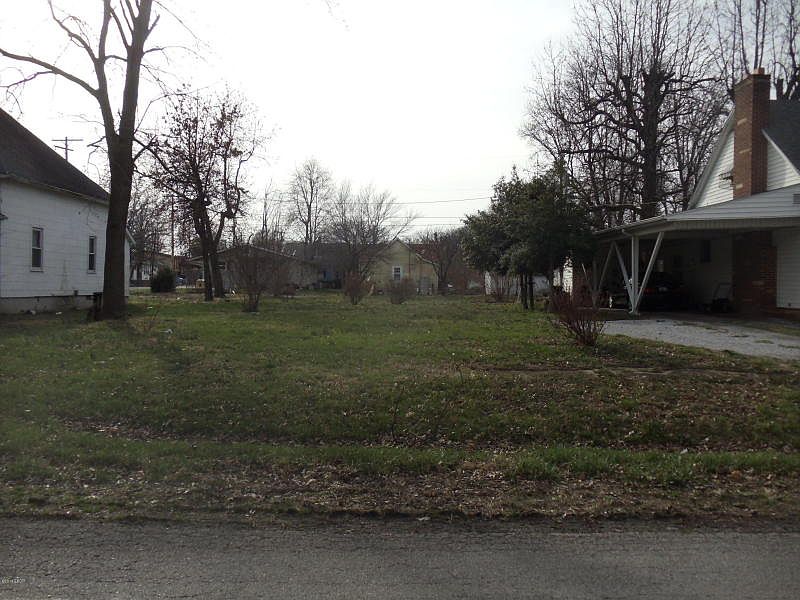 2nd image of 121 S 9th St