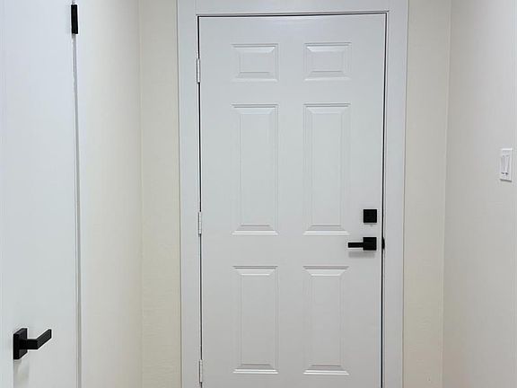 4th image of 2032 Farnsworth Way