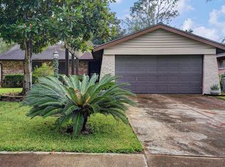 16430 Barcelona Dr, Friendswood, TX 77546