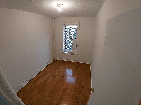 4th image of 712 W 180th St #44