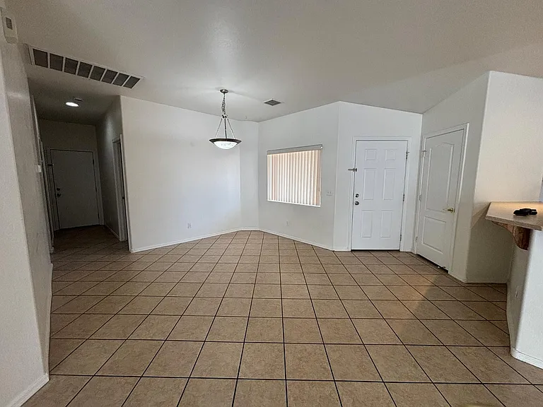 5036 E Catalina Ct — Photo 7
