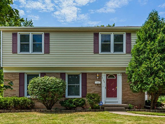 2nd image of 2163 Cambridge Dr SE