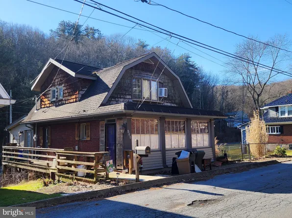 565 Oak St, Tyrone, PA 16686
