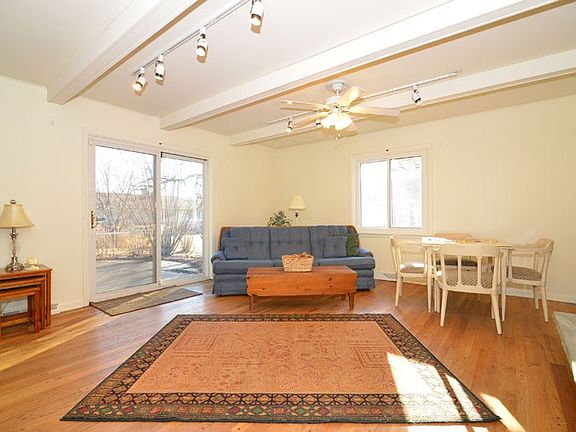 3rd image of 1005 E Glencoe Pl