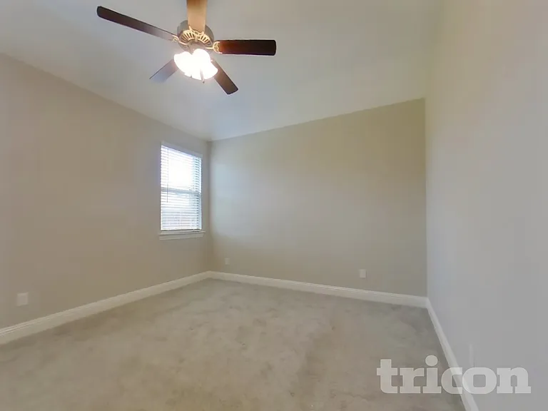 11201 Klondike Ln — Photo 4